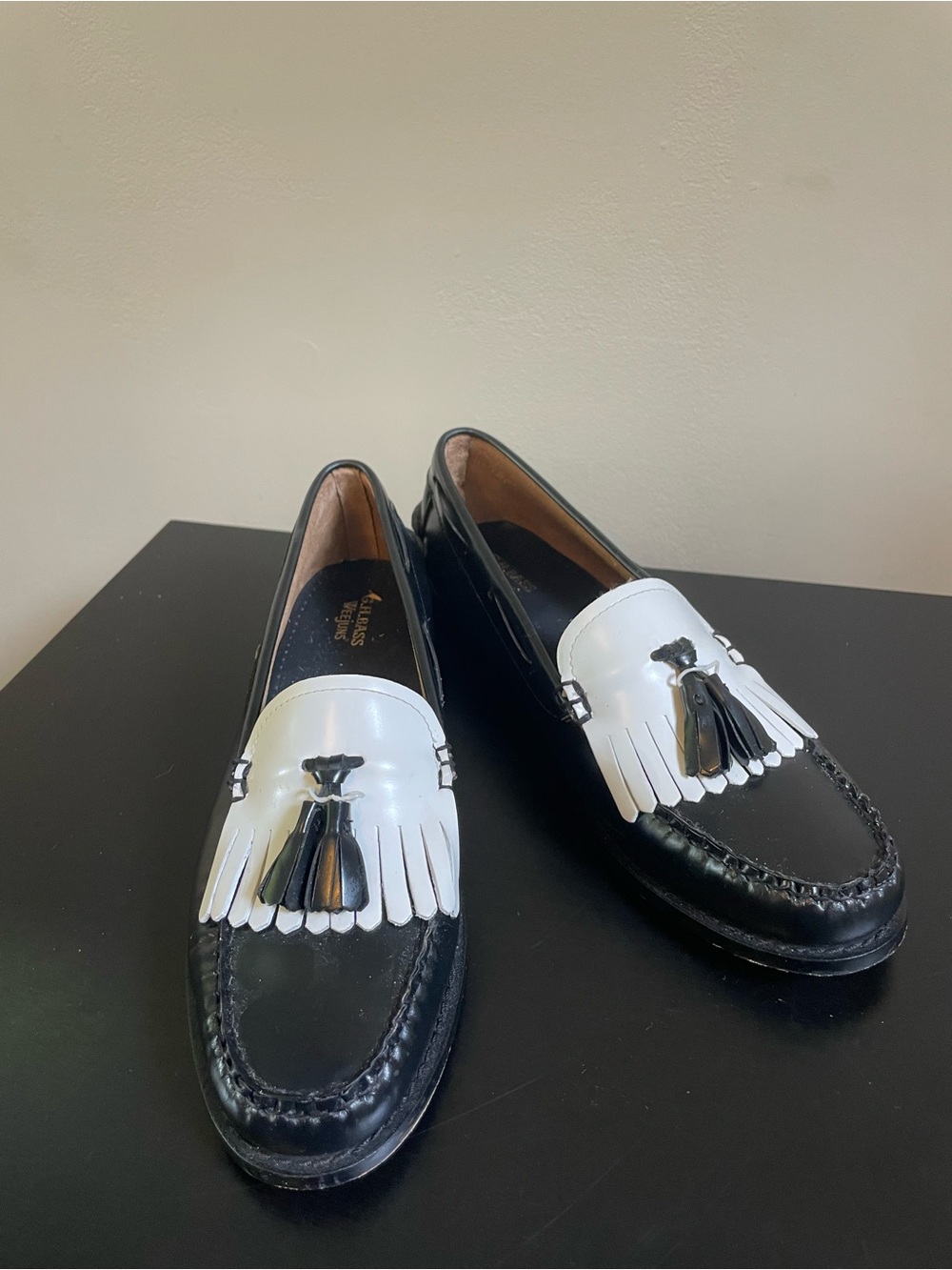 G.H. Bass Weejuns Women's Leather Black/White Esther Kiltie Loafers Size 9.5 - Picture 2 of 9